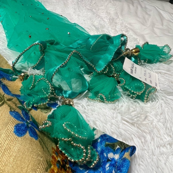 Indian Lehnga outfit beautiful - Picture 3 of 8